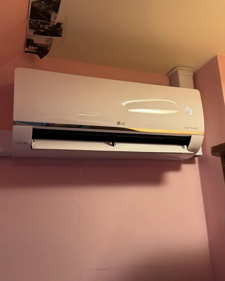 Binnenunit boven de deur in Putte — VB Energy