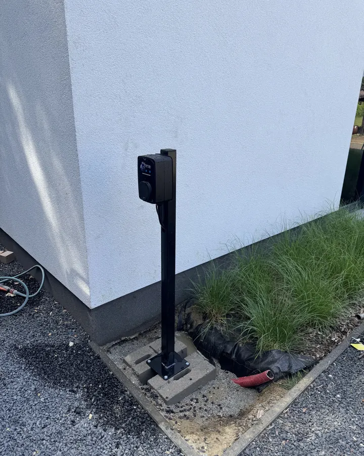 Laadpaal op een sokkel — VB Energy